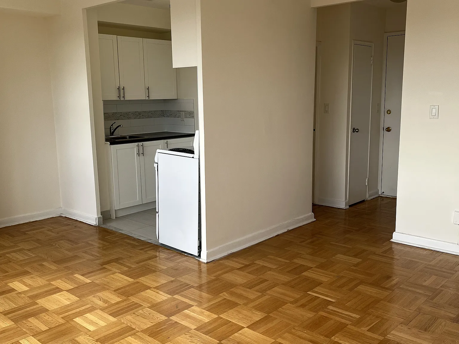 21 Tichester Road Toronto — Photo 4