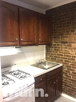 Rented by Mdrn Residential | media 8