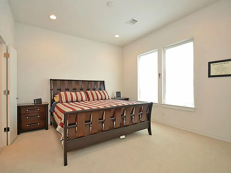 2713 Clay St — Photo 4