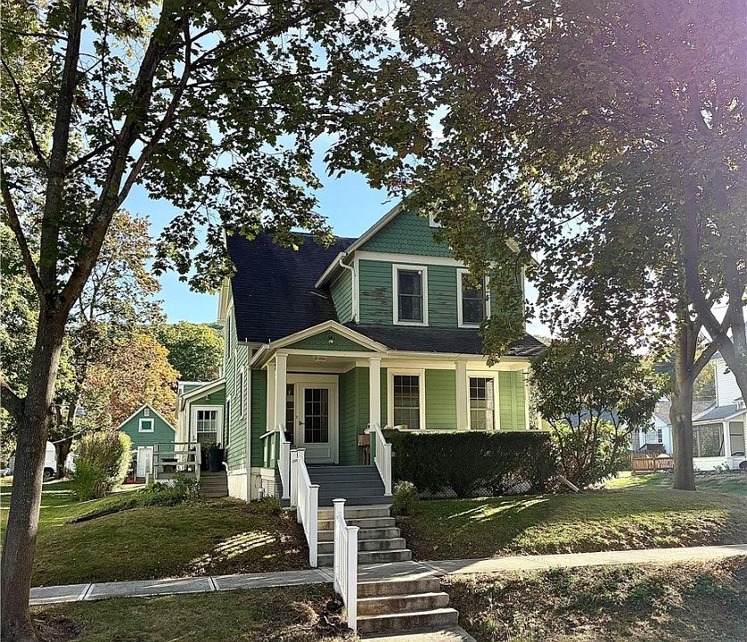 1st image of 130 W 5th St