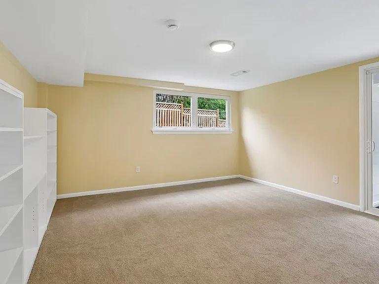3303 Shirley Ln — Photo 31