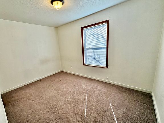 3rd image of 706 N Ash St