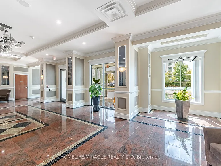 8 Rosebank Dr #8 — Photo 5