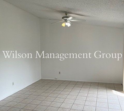 5th image of 2801 Camomile Dr