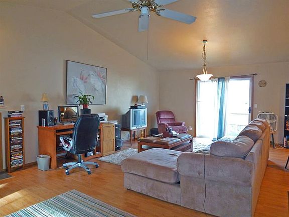 4th image of 312 Maple Dr N