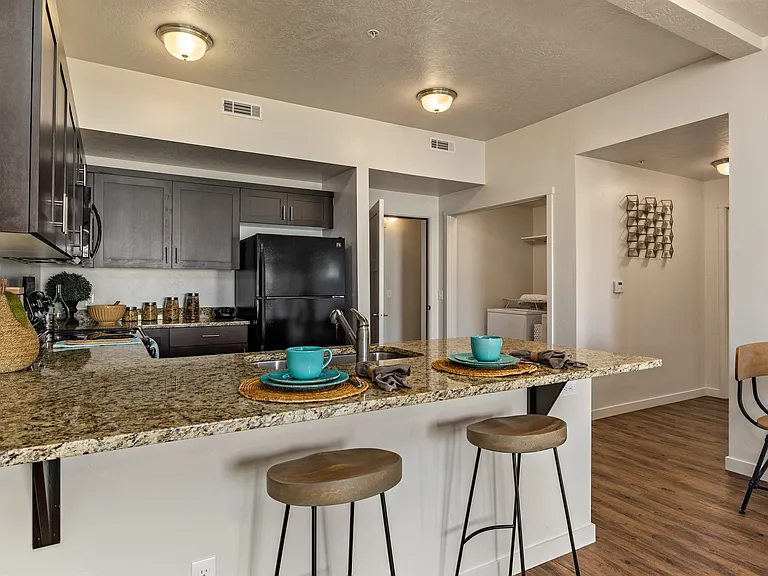 HighPoint on Overland — Photo 14