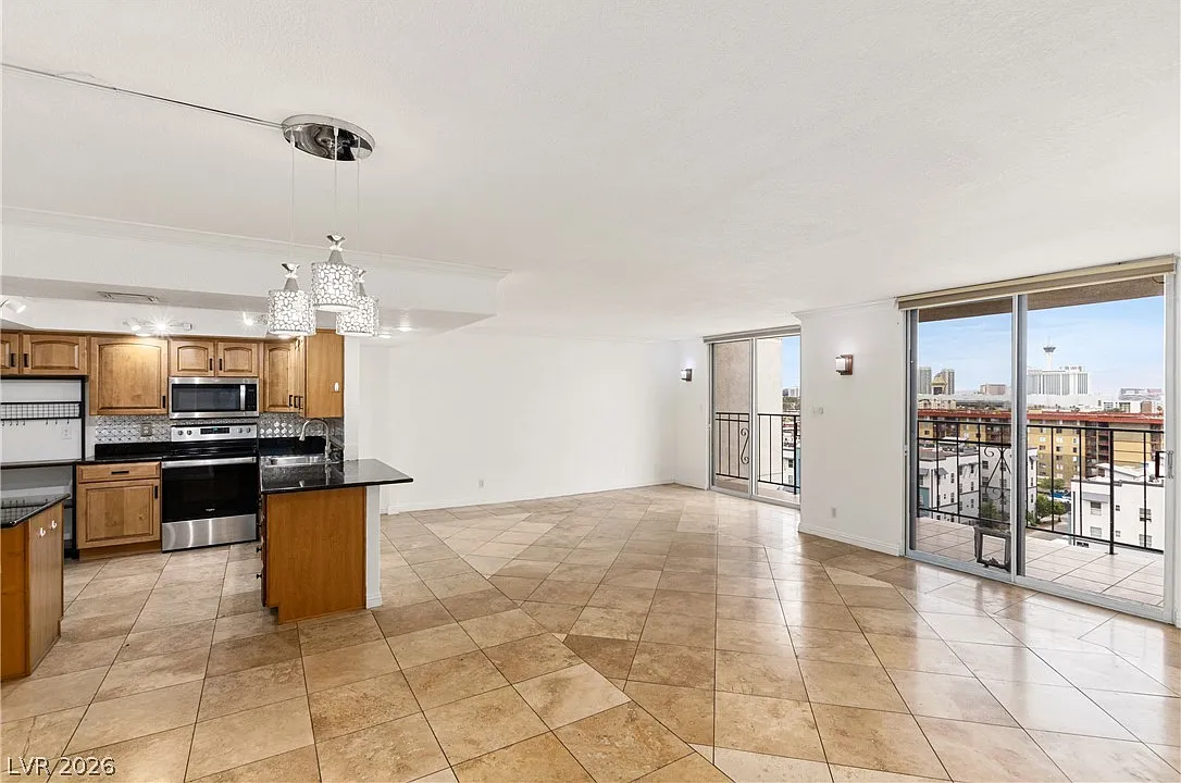 2 bed, 2.0 bath, 1483 sqft, $1,595 — Photo 3