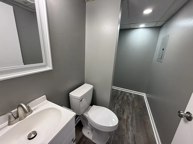 163 W Thomas St — Photo 4