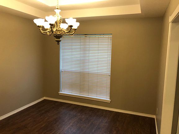 Bonus dining / office