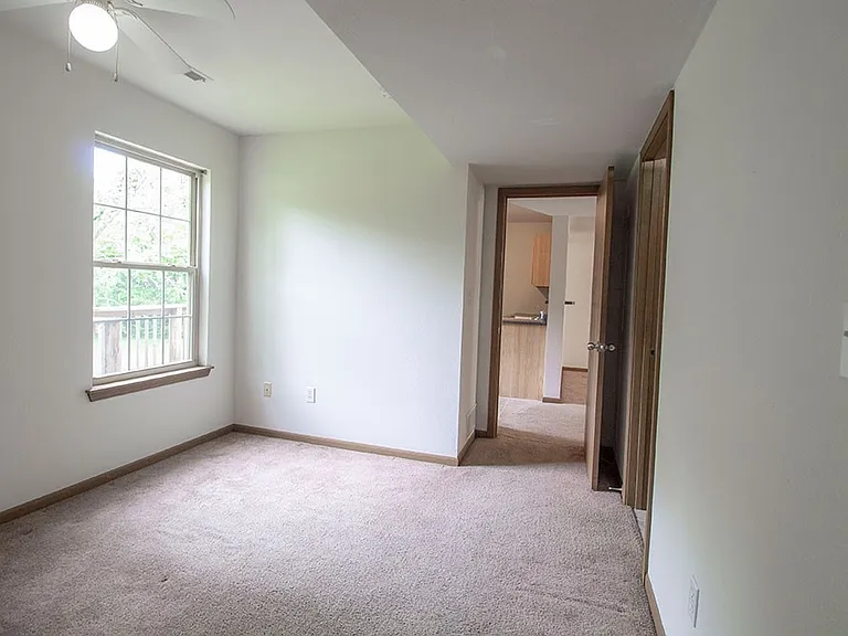 2119 Ballenger Ln — Photo 13