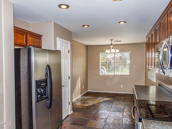 5th image of 41944 W Cheyenne Dr