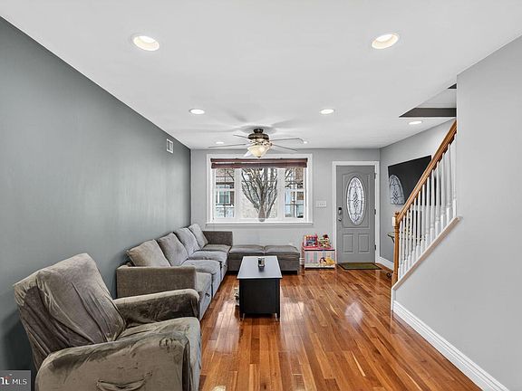 3rd image of 2907 S Sydenham St