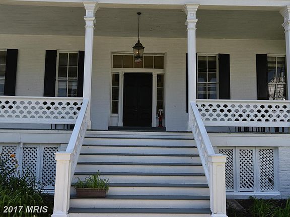 2nd image of 10 Stanley Dr APT 10