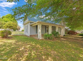 233 E Main St, Bells, TN 38006