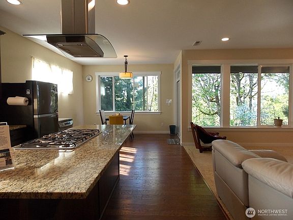 3rd image of 13328 80th Avenue E