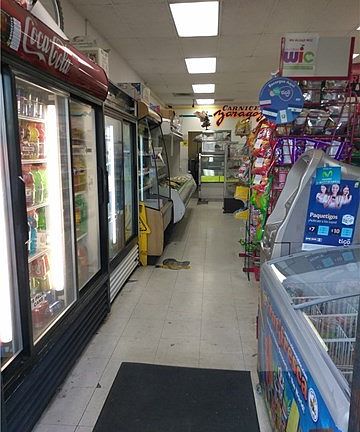 3rd image of 15713 Vanowen St