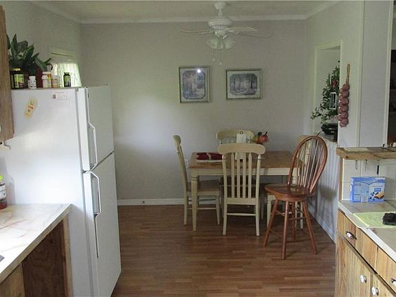 2nd image of 1221 County Road 479