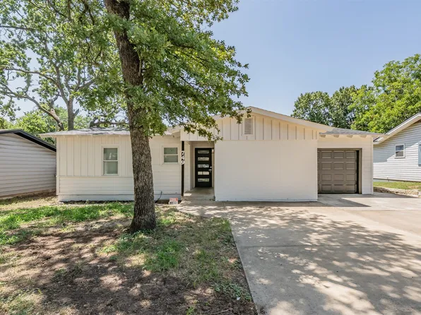 748 W Redbud Dr, Hurst, TX 76053