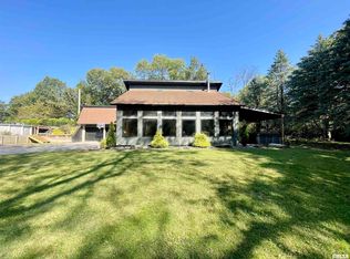 2426 S 30th St, Clinton, IA 52732