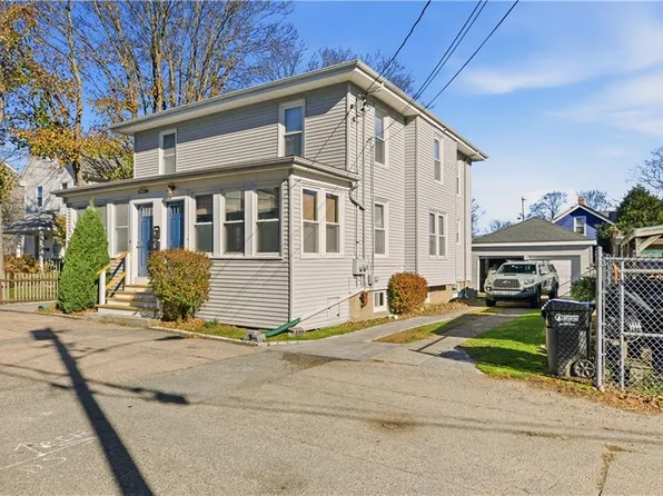 7 Warner Pl, Newport, RI 02840
