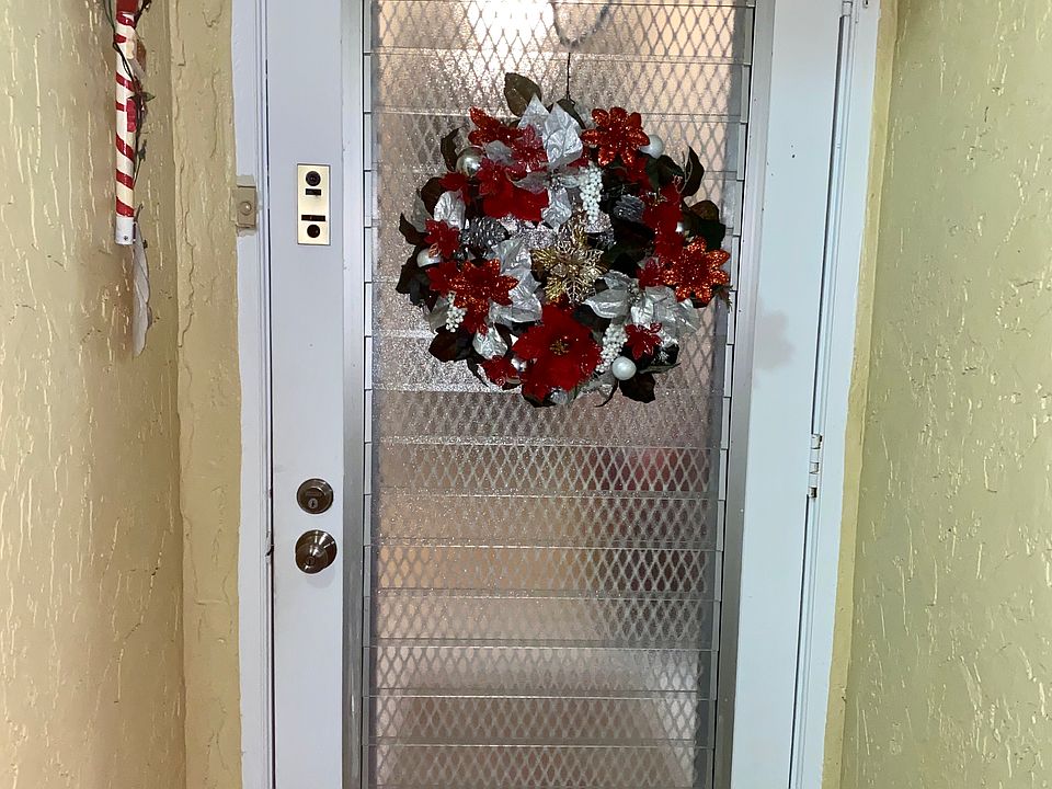 1st image of 1120 Boxwood Dr APT 101