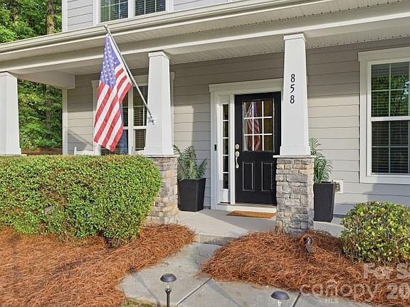 3rd image of 858 Spelman Dr