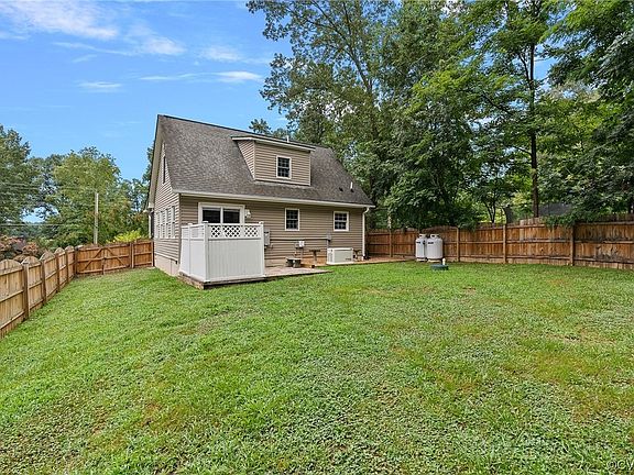 3rd image of 1324 N Lakeshore Dr