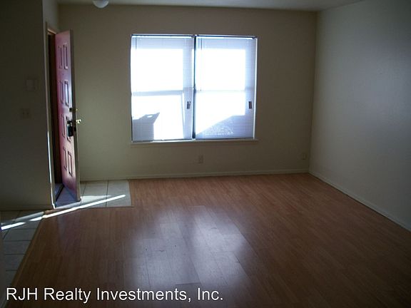 3rd image of 1334 Glen Oaks Ct