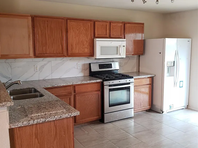 7863 Maverick Trace Ln — Photo 9