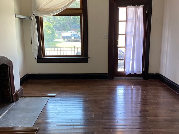 2nd image of 1300 E Long St #1298