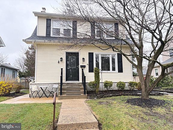 2nd image of 18 E Summerfield Ave