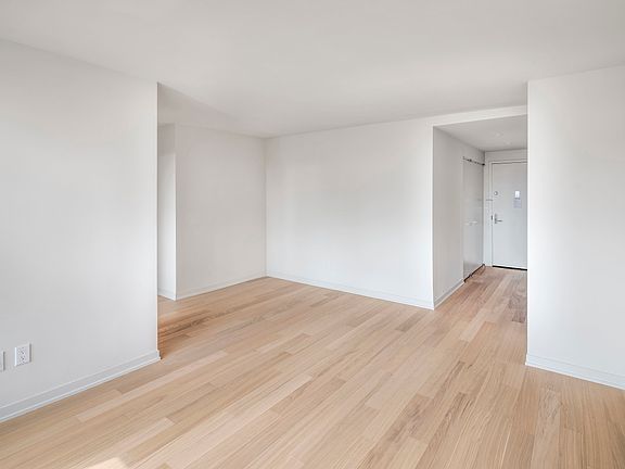 4th image of 1 Columbus Pl APT N26d
