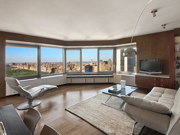 2nd image of 150-156 W 56th St APT 4602
