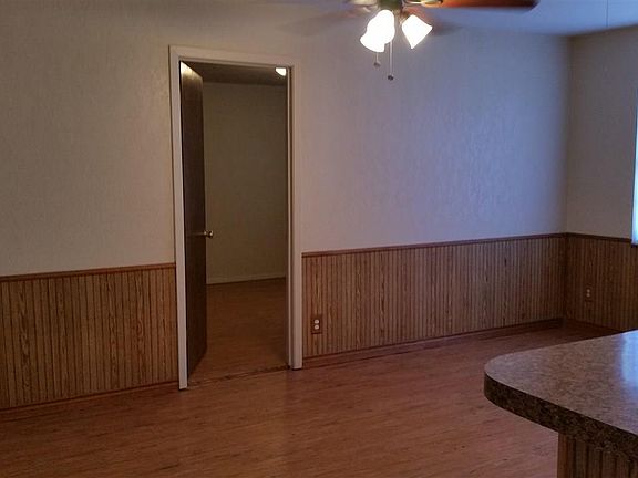 2nd image of 1003 W Louisa Ave