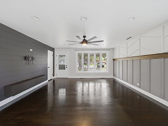 2nd image of 13000 Crescent Ct