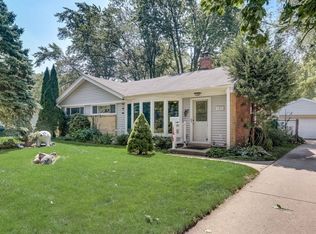525 E Baldwin Rd, Palatine, IL 60074