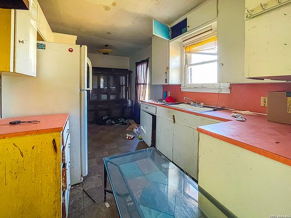 2nd image of 1000 Crockett