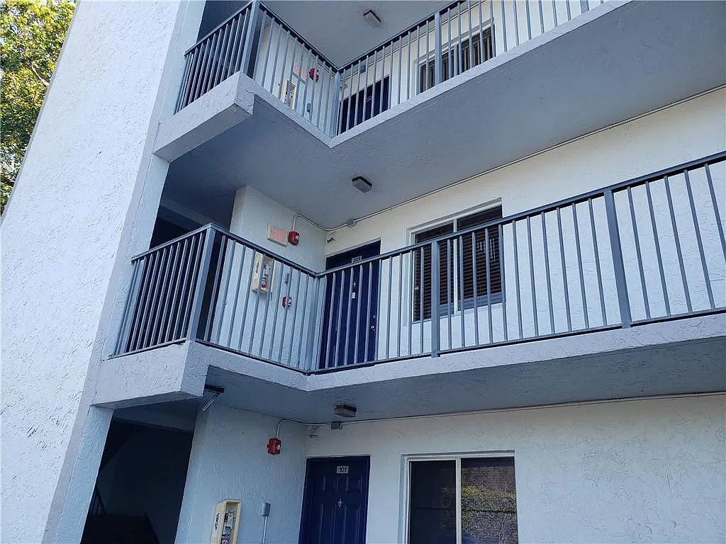 8540 N Sherman Cir — Photo 2