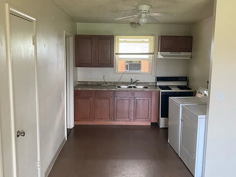 2165 W Mound St #D — Photo 12