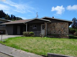 836 S Hill Dr, Reedsport, OR 97467