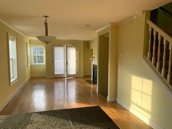 Unfurnished main floor