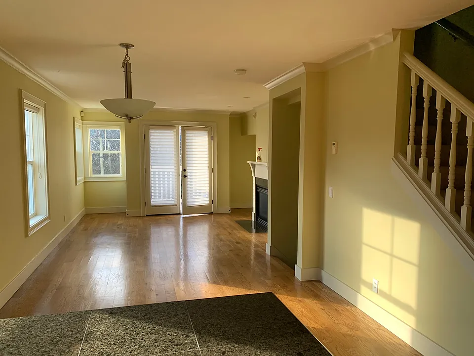 Unfurnished main floor