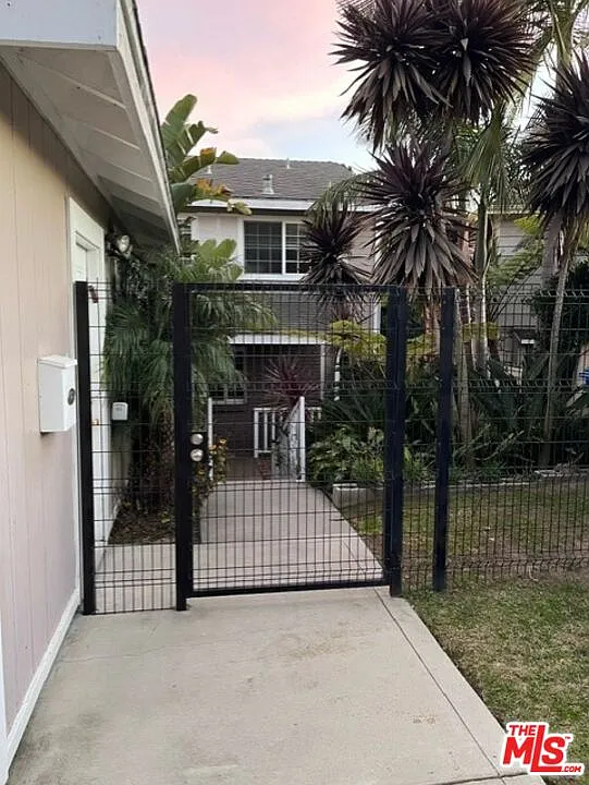 4 bed, 3.0 bath, 2850 sqft, $8,750 — Photo 4
