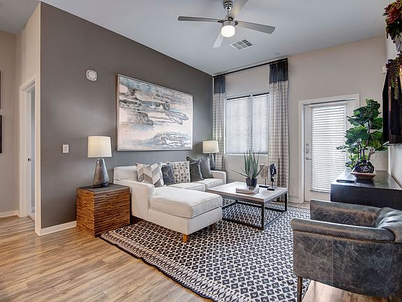 Park on Central Living Room with Balcony