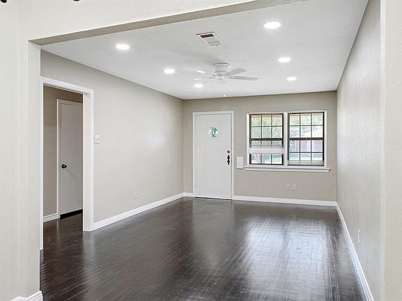 4th image of 8619 Woodcastle Dr