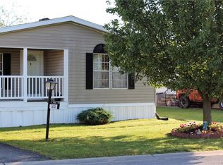 872 Birchwood Dr, Lockport, NY 14094