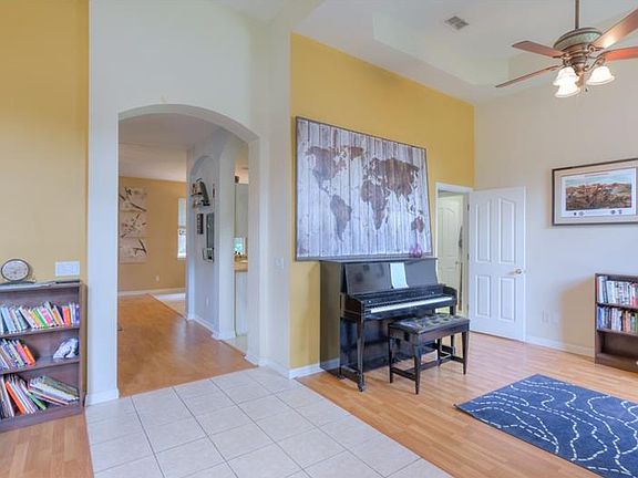 5th image of 150 Crystal Oak Dr