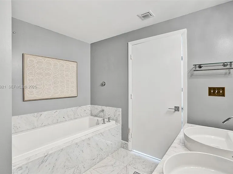 244 Biscayne Blvd #3409 — Photo 40