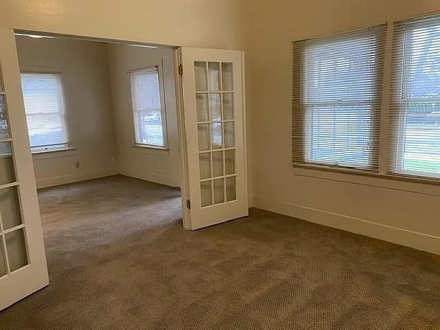 2020 Oak St — Photo 4