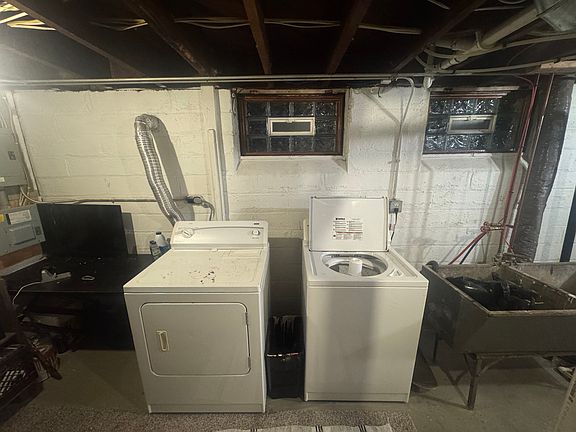 5th image of 601 Lexington Pkwy N #2